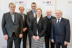 Sportminister Stefan Studt hat am 7. März 18 Schleswig-Holsteiner, die sich in besonderer Weise ehrenamtlich für den Sport engagieren, mit der Sportverdienstnadel des Landes ausgezeichnet.